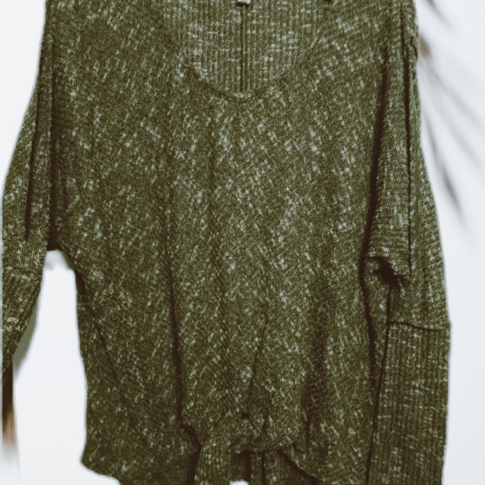 Soft knotted long sleeve